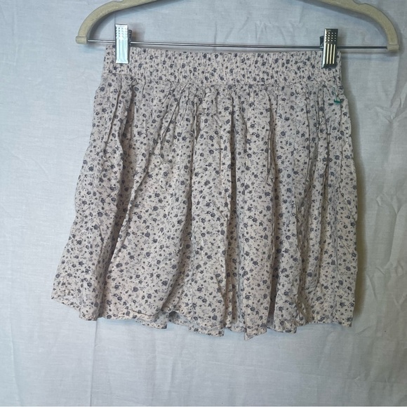 🎀 Brandy Melville Pull On Elastic Waist Mini Skirt One Size Fits Most - Picture 1 of 4